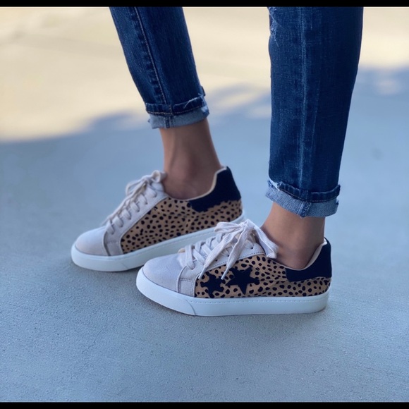 Fabutiq Shoes - 🐆⭐️ Cloud Walking-Leopard Print Star Sneaker 🐆⭐️